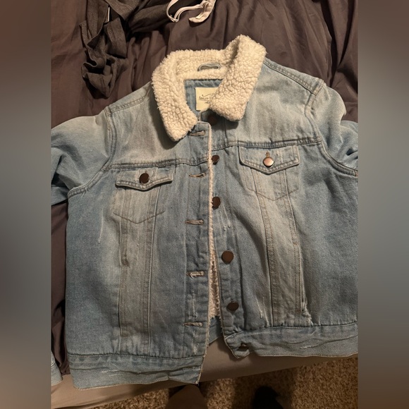 Jean jacket - Picture 1 of 3